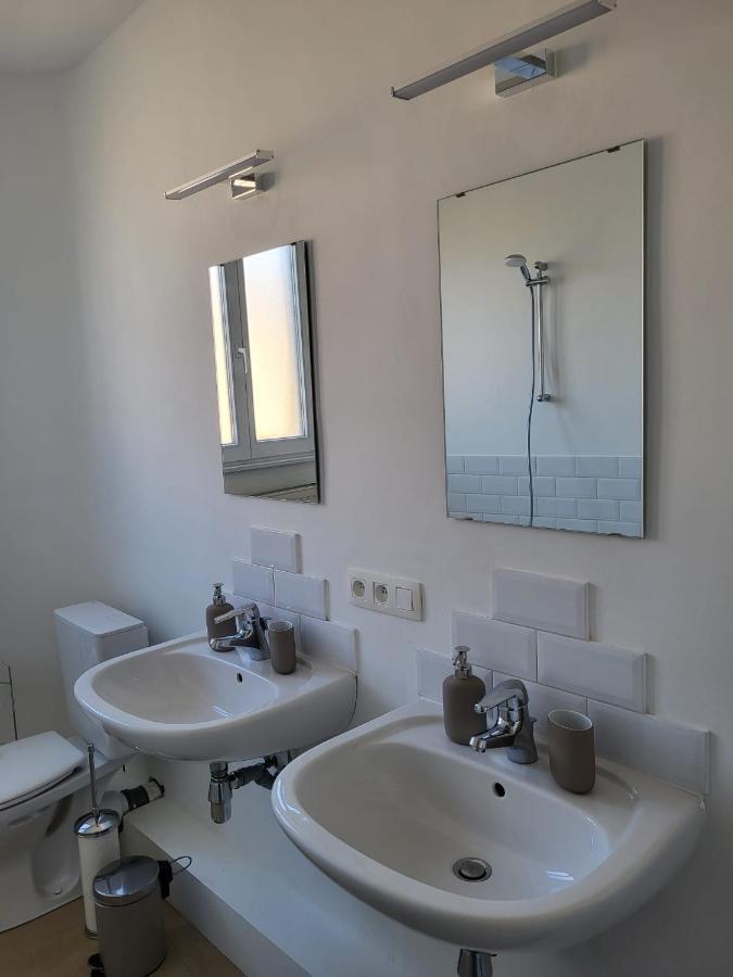 Brussels Bed & Blockchain Private Rooms With Shared Bathroom Etterbeek Екстер'єр фото
